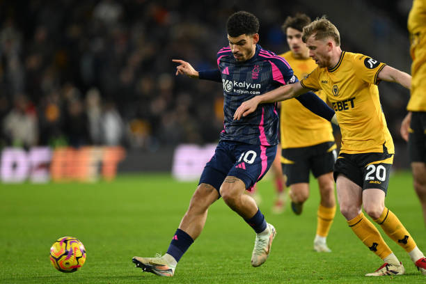 韩鹏：克雷桑、郑铮和高准翼能否出场待定，年轻球员还没达到预期.