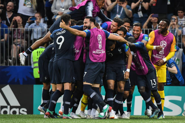 展示球衣+按手柄，前队友希门尼斯美金杯决赛进球后致敬若塔.